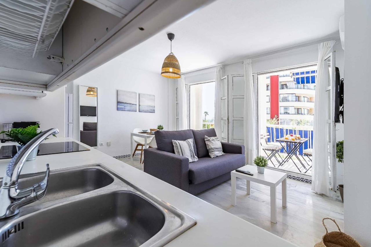 Sur Suites Castillo Fuengirola Bagian luar foto